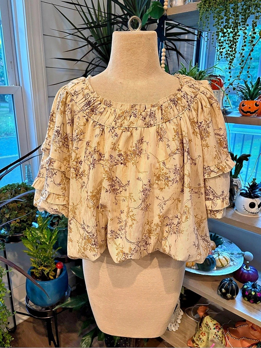 Moon River Floral Crop Blouse in Cream & Brown Like New